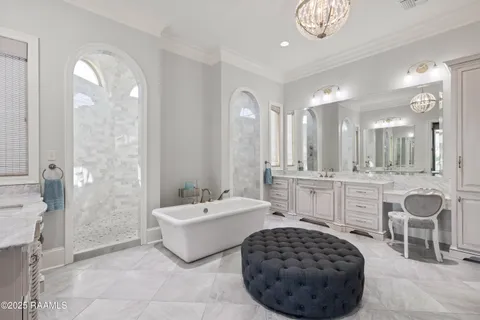 $1,200,000 | 1002 The Lake Drive, Broussard, LA 70518