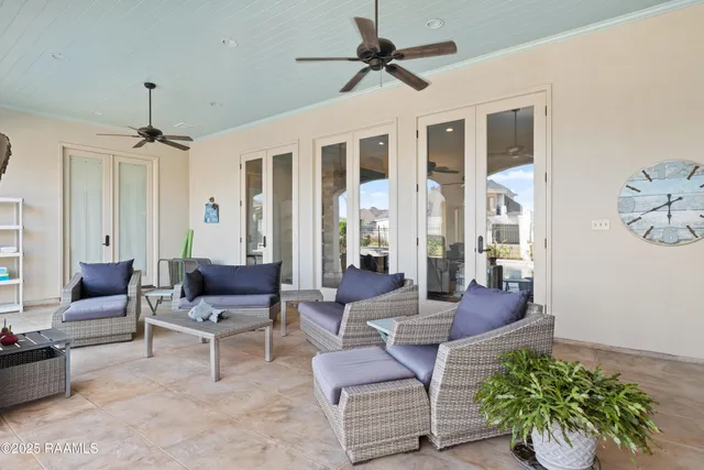 $1,200,000 | 1002 The Lake Drive, Broussard, LA 70518