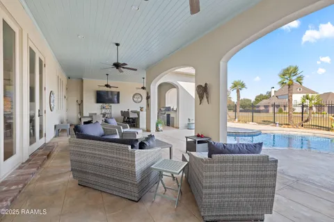 $1,200,000 | 1002 The Lake Drive, Broussard, LA 70518