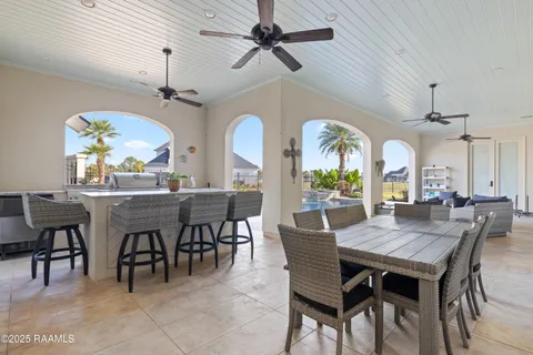 $1,200,000 | 1002 The Lake Drive, Broussard, LA 70518