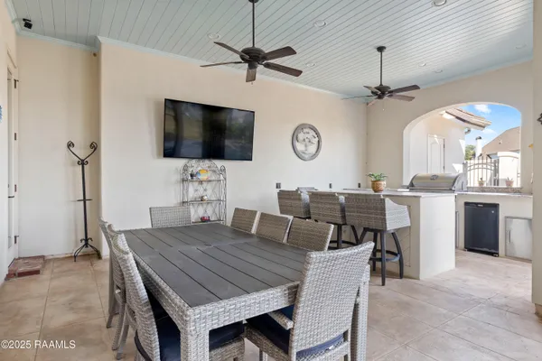 $1,200,000 | 1002 The Lake Drive, Broussard, LA 70518