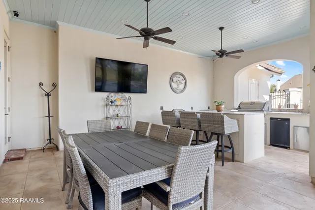 $1,200,000 | 1002 The Lake Drive, Broussard, LA 70518