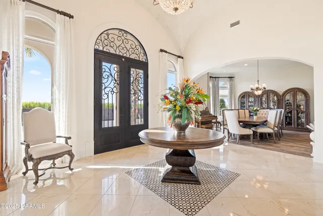 $1,200,000 | 1002 The Lake Drive, Broussard, LA 70518