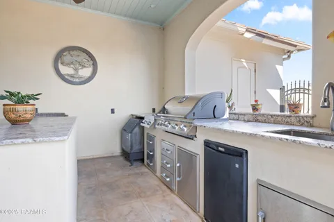 $1,200,000 | 1002 The Lake Drive, Broussard, LA 70518