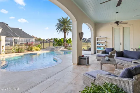 $1,200,000 | 1002 The Lake Drive, Broussard, LA 70518