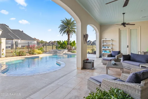 $1,200,000 | 1002 The Lake Drive, Broussard, LA 70518