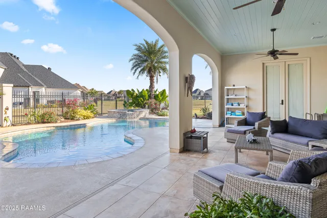 $1,200,000 | 1002 The Lake Drive, Broussard, LA 70518