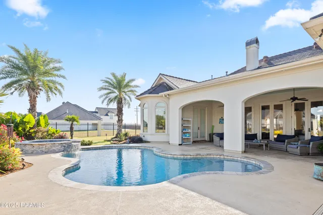 $1,200,000 | 1002 The Lake Drive, Broussard, LA 70518