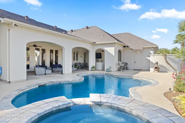 $1,200,000 | 1002 The Lake Drive, Broussard, LA 70518