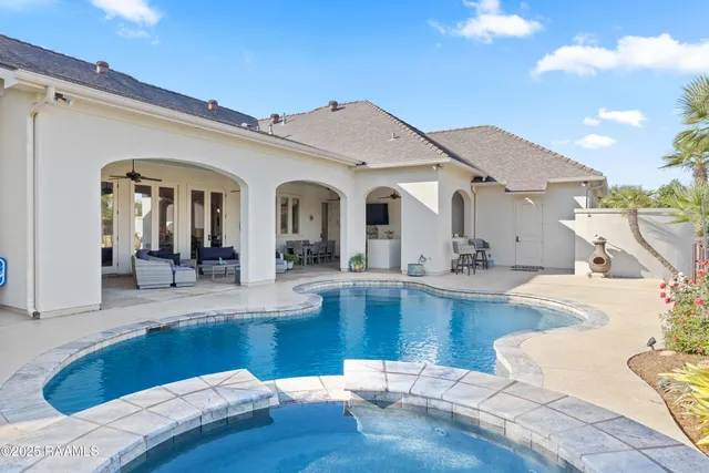 $1,200,000 | 1002 The Lake Drive, Broussard, LA 70518