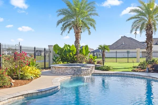 $1,200,000 | 1002 The Lake Drive, Broussard, LA 70518