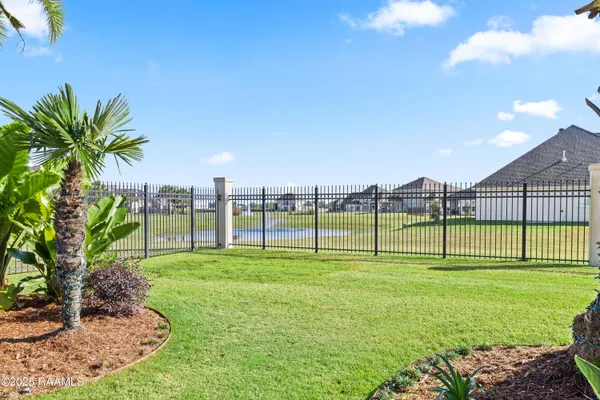 $1,200,000 | 1002 The Lake Drive, Broussard, LA 70518