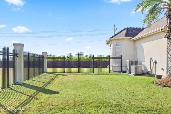 $1,200,000 | 1002 The Lake Drive, Broussard, LA 70518