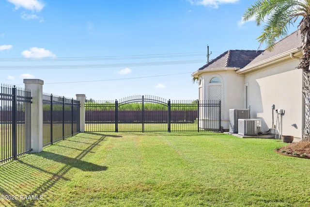 $1,200,000 | 1002 The Lake Drive, Broussard, LA 70518