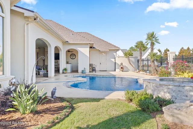 $1,200,000 | 1002 The Lake Drive, Broussard, LA 70518