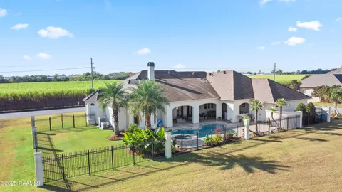 $1,200,000 | 1002 The Lake Drive, Broussard, LA 70518