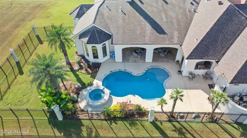 $1,200,000 | 1002 The Lake Drive, Broussard, LA 70518