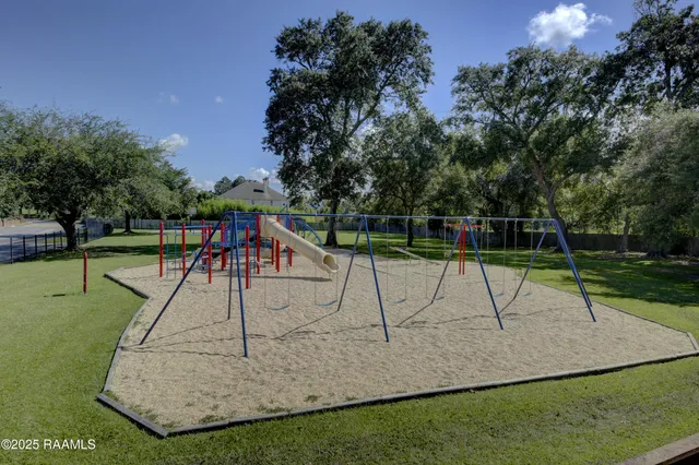 $1,200,000 | 1002 The Lake Drive, Broussard, LA 70518