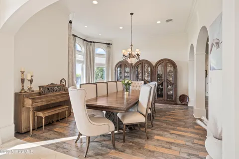 $1,200,000 | 1002 The Lake Drive, Broussard, LA 70518