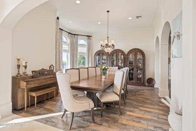 $1,200,000 | 1002 The Lake Drive, Broussard, LA 70518