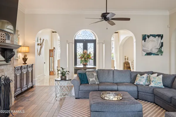 $1,200,000 | 1002 The Lake Drive, Broussard, LA 70518