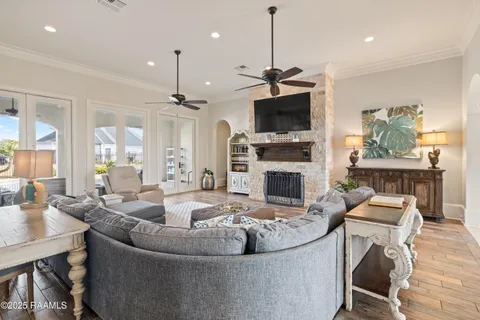 $1,200,000 | 1002 The Lake Drive, Broussard, LA 70518