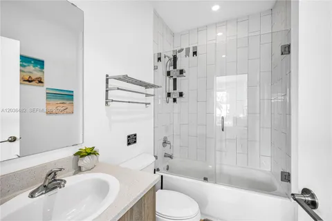 $4,000 | 170 Northwest 158th Street, Unit 2, Miami, FL 33169