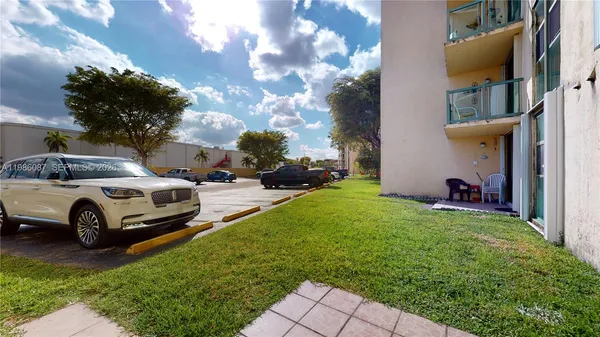 $2,200 | 2055 Southwest 122nd Avenue, Unit 108, Miami, FL 33175