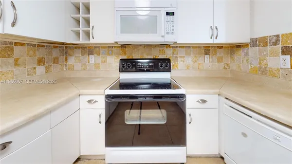 $2,200 | 2055 Southwest 122nd Avenue, Unit 108, Miami, FL 33175