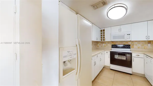 $2,200 | 2055 Southwest 122nd Avenue, Unit 108, Miami, FL 33175