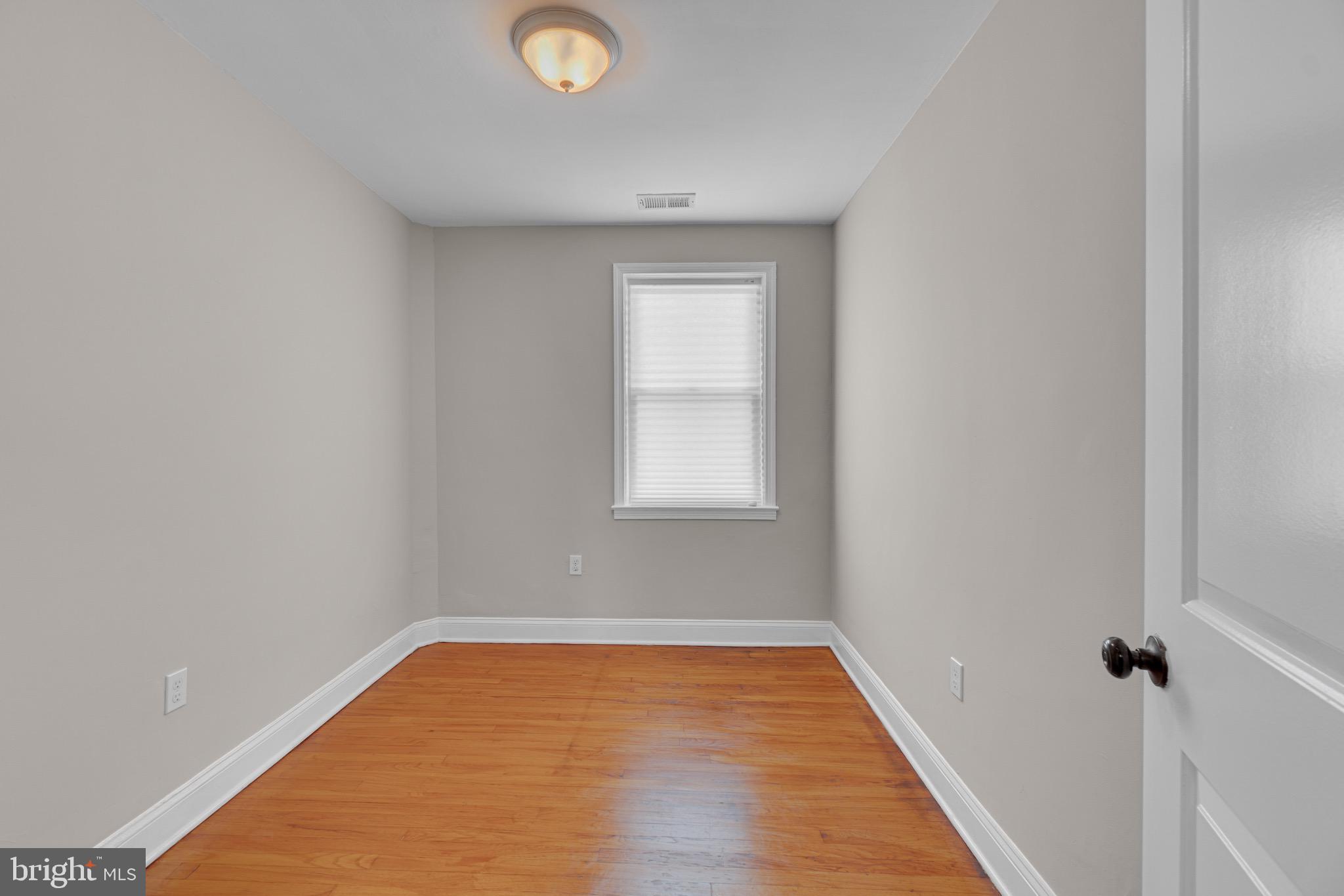 3904 Flowerton Road Baltimore, MD 21229 - Photo 16 of 29