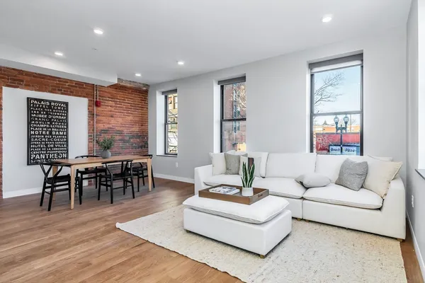 $2,200 | 200 Merrimack Street, Unit 201, Haverhill, MA 01830