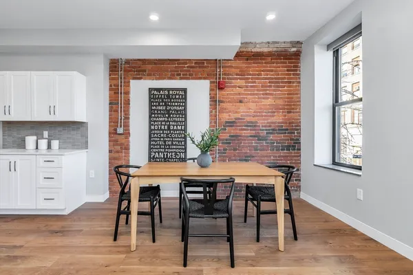 $2,200 | 200 Merrimack Street, Unit 201, Haverhill, MA 01830