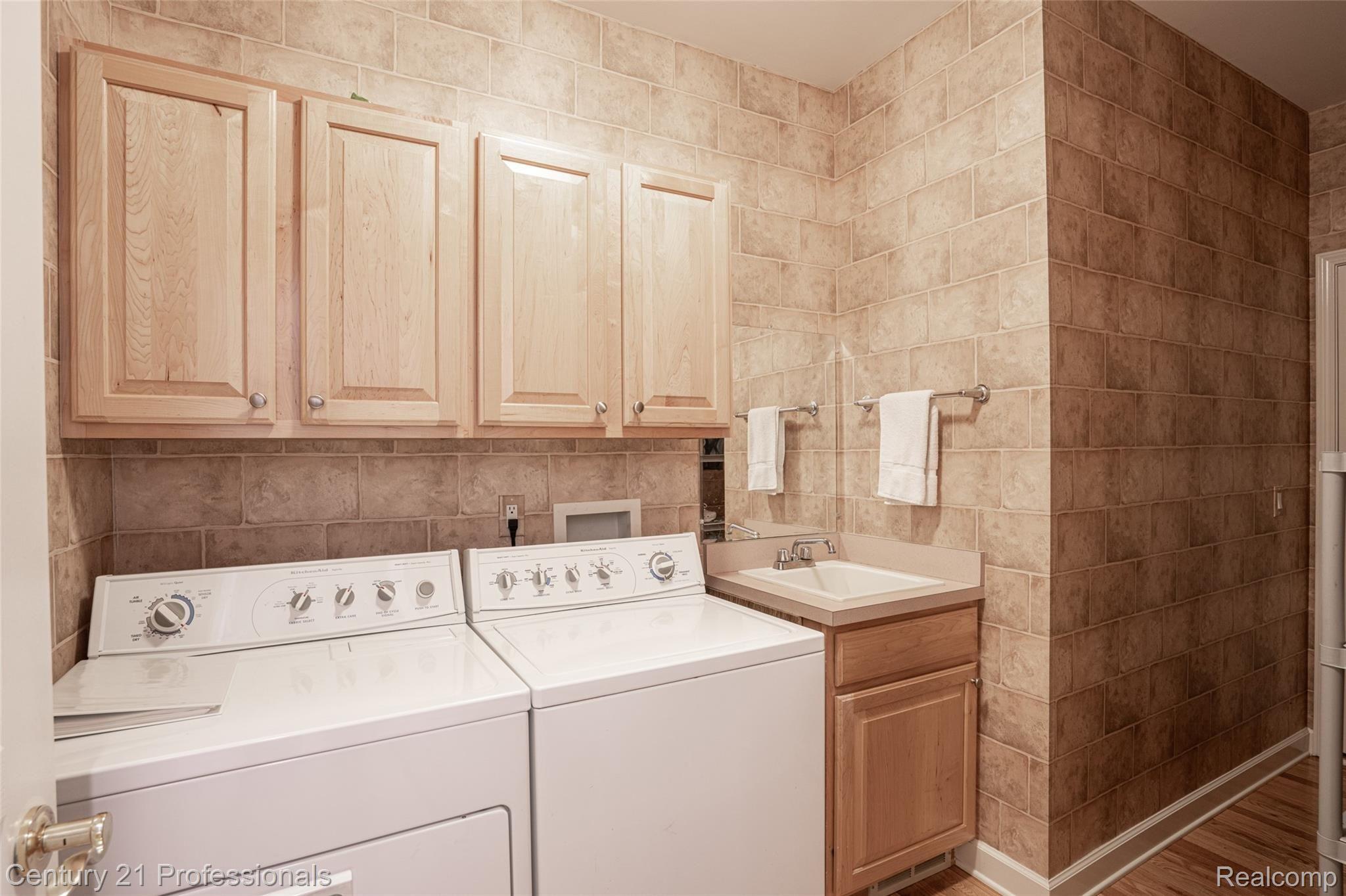 5076 Belmonte Drive, Unit 2 Rochester, MI 48306 - Photo 20 of 68 5076 Bellmonte Dr (27).jpg