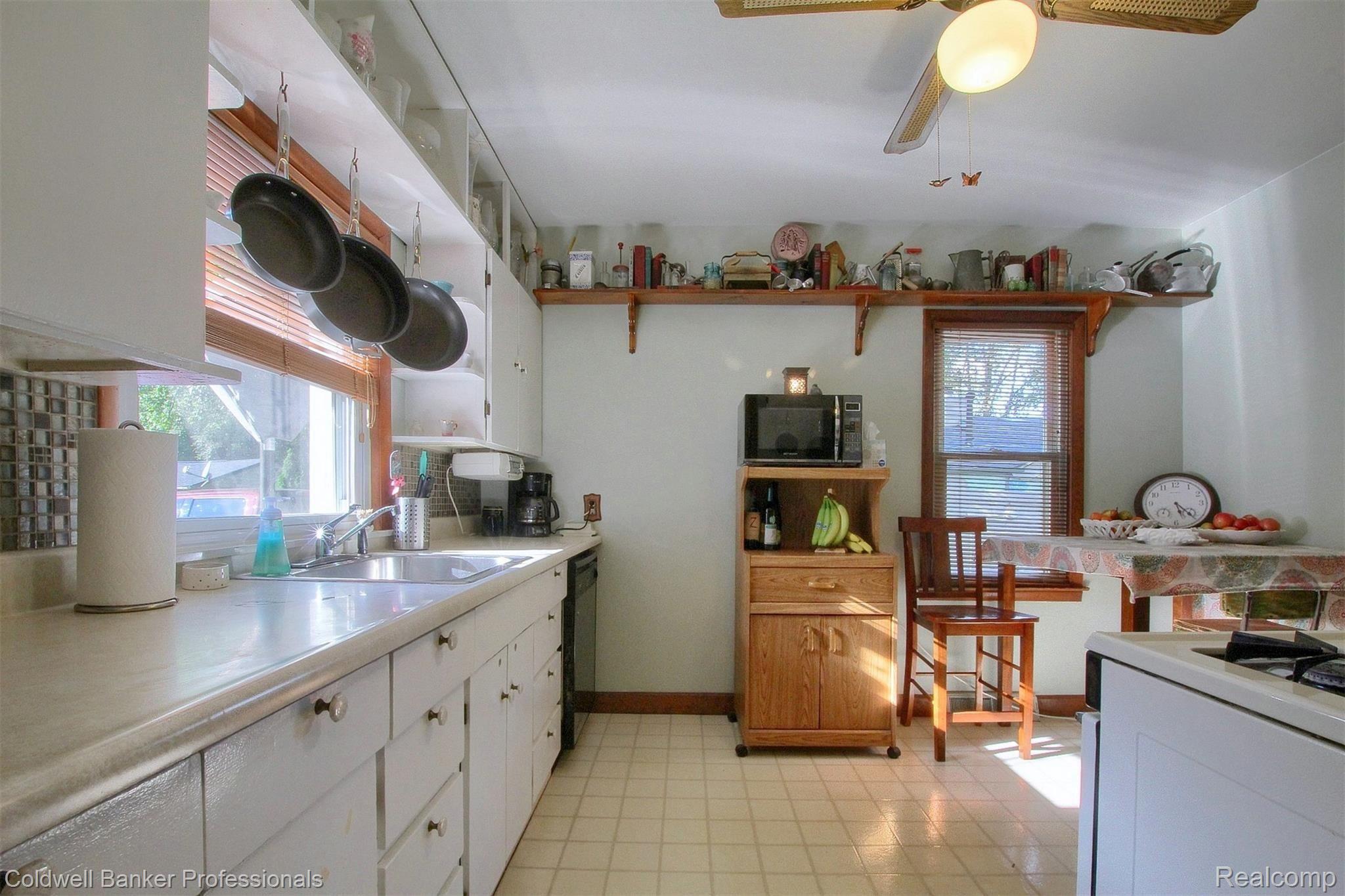 13646 Hoeft Road Belleville, MI 48111 - Photo 10 of 34 10-Kitchen.jpg
