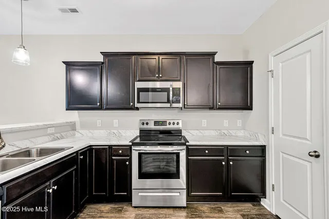 $1,500 | 10 Jaydn Drive West, Jacksonville, NC 28546