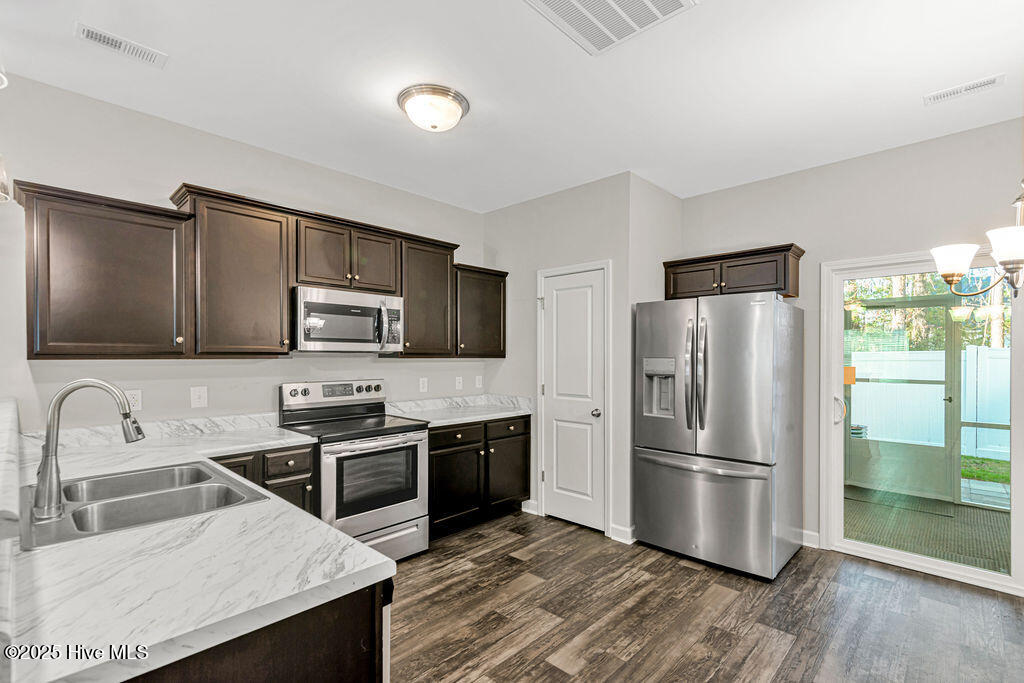 10 Jaydn Drive West Jacksonville, NC 28546 - Photo 7 of 30 DSC_9931