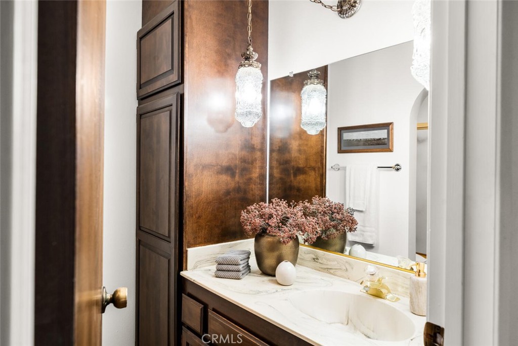 1041 Washington Street Willows, CA 95988 - Photo 42 of 69 Full bath, guest