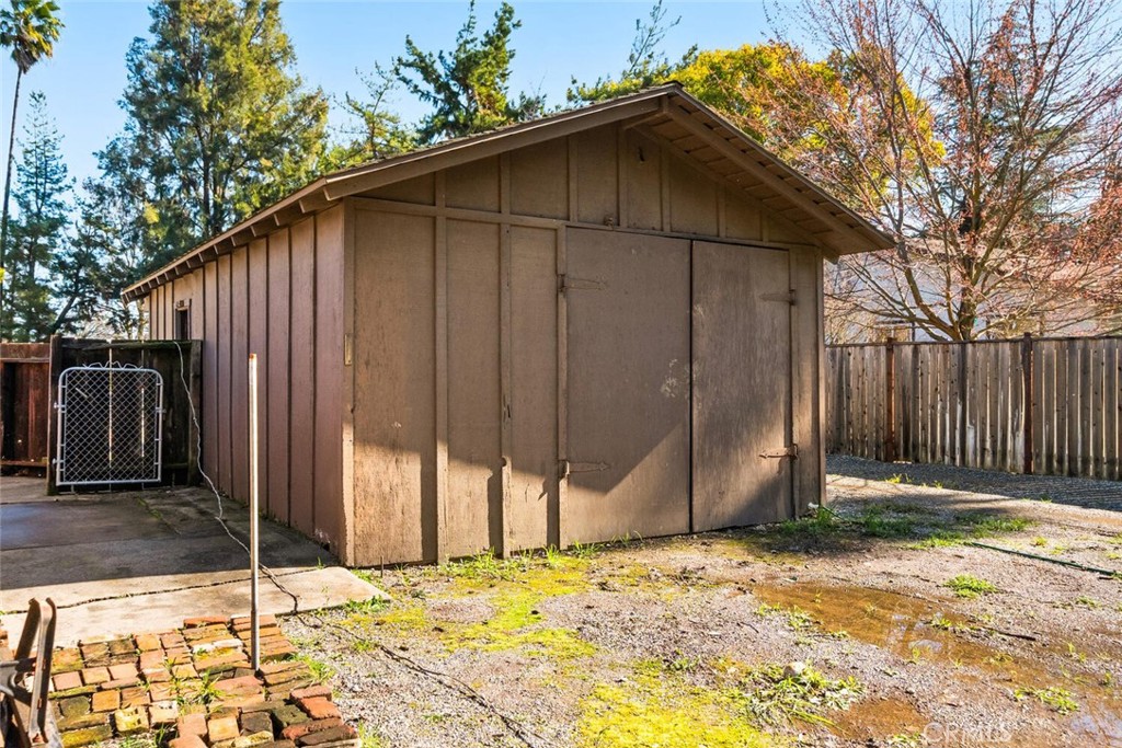 1041 Washington Street Willows, CA 95988 - Photo 56 of 69 Shop #1 next to house
