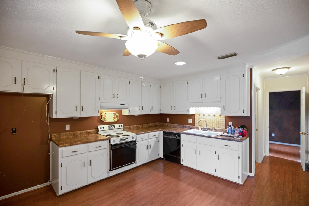 1203 Rendale Road Dothan, AL 36303 - Photo 9 of 28 kitchen