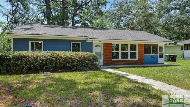 $1,900 | 2255 East 62nd Street, Savannah, GA 31404