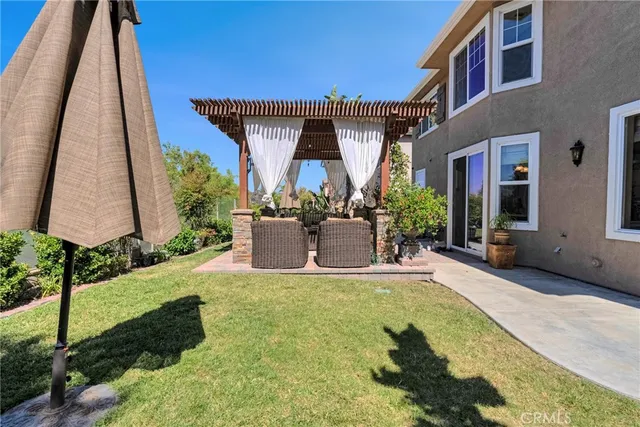a view of a yard with a tree