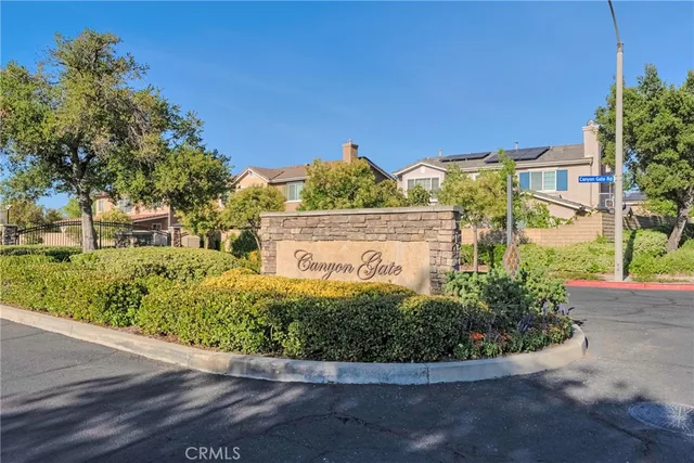 $959,999 | 19639 Ellis Henry Avenue, Newhall, CA 91321