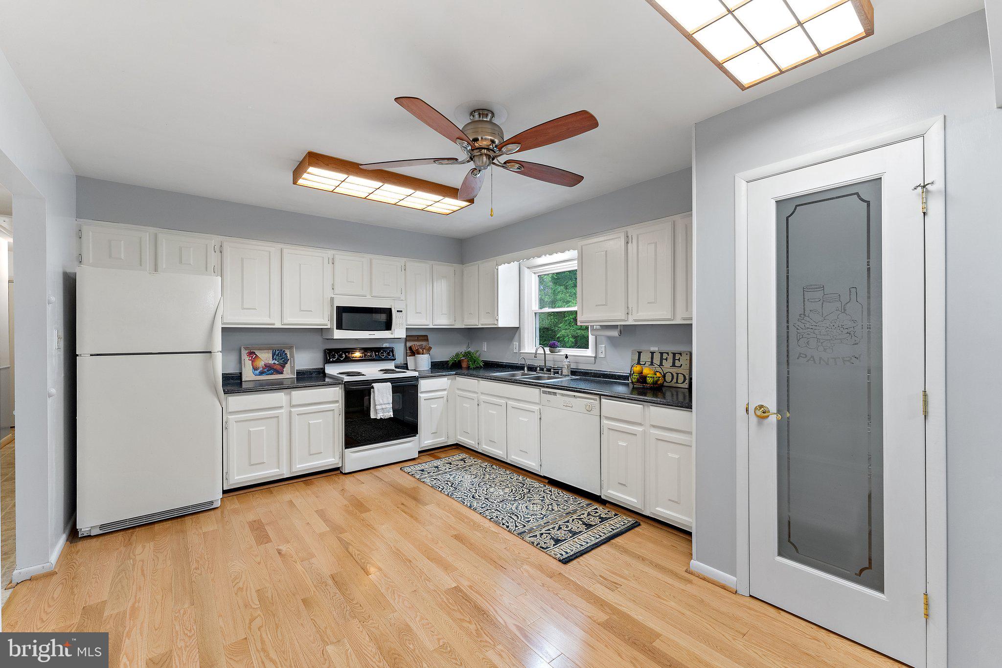 9636 Clarkes Road Bealeton, VA 22712 - Photo 18 of 88 Light, bright kitchen