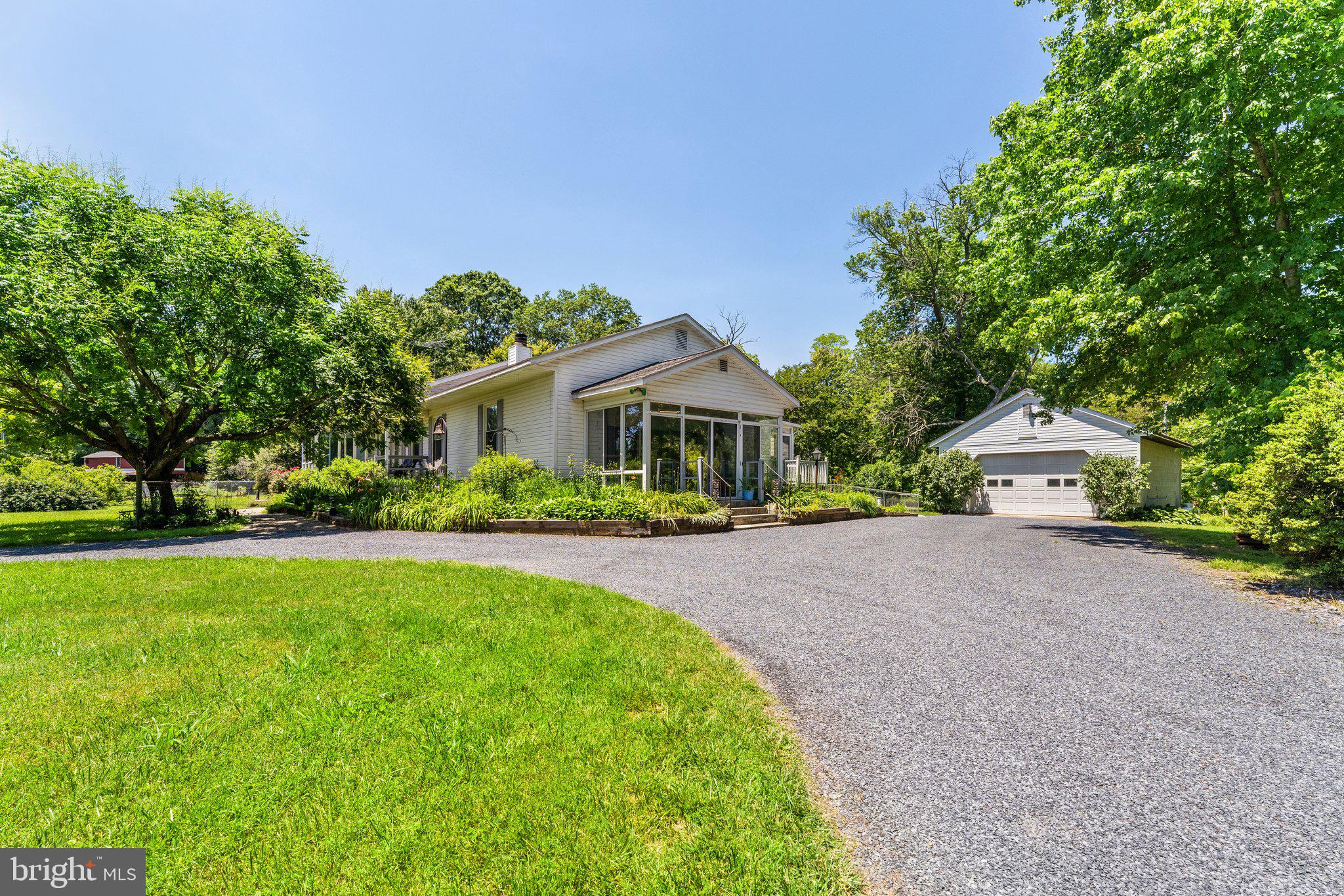 9636 Clarkes Road Bealeton, VA 22712 - Photo 4 of 88 Circular driveway