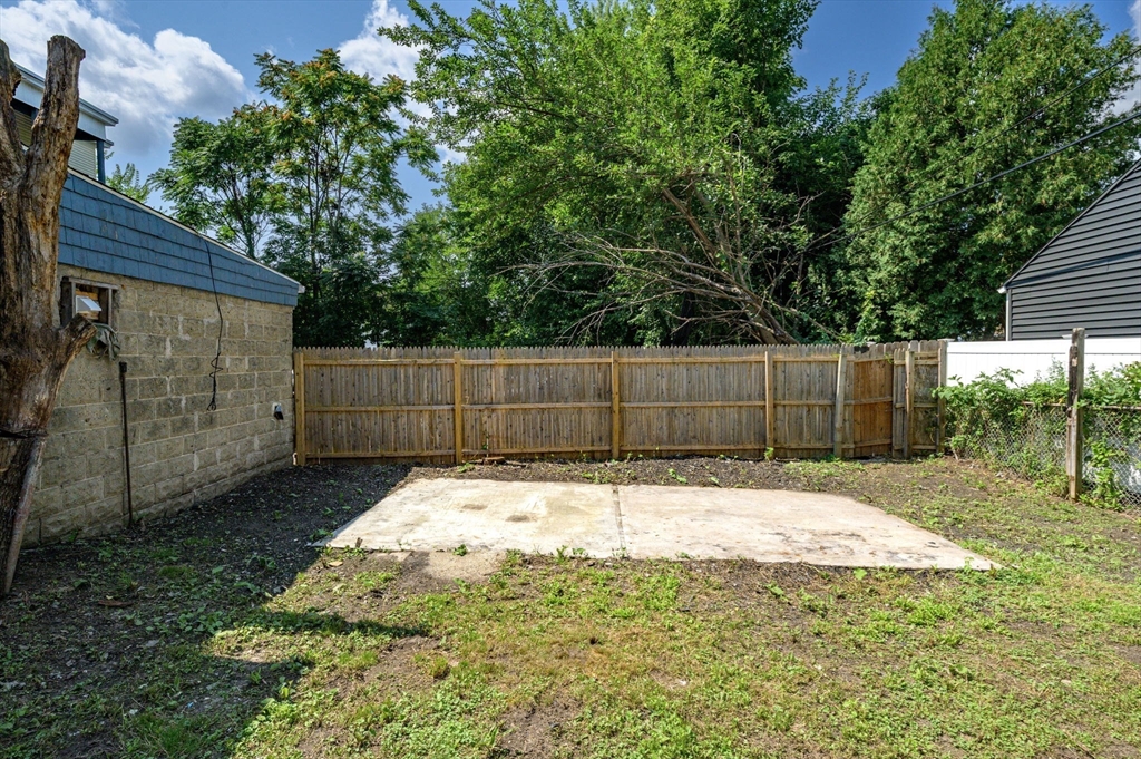 196 Massasoit Street Springfield, MA 01107 - Photo 28 of 32 Gallery Image 28