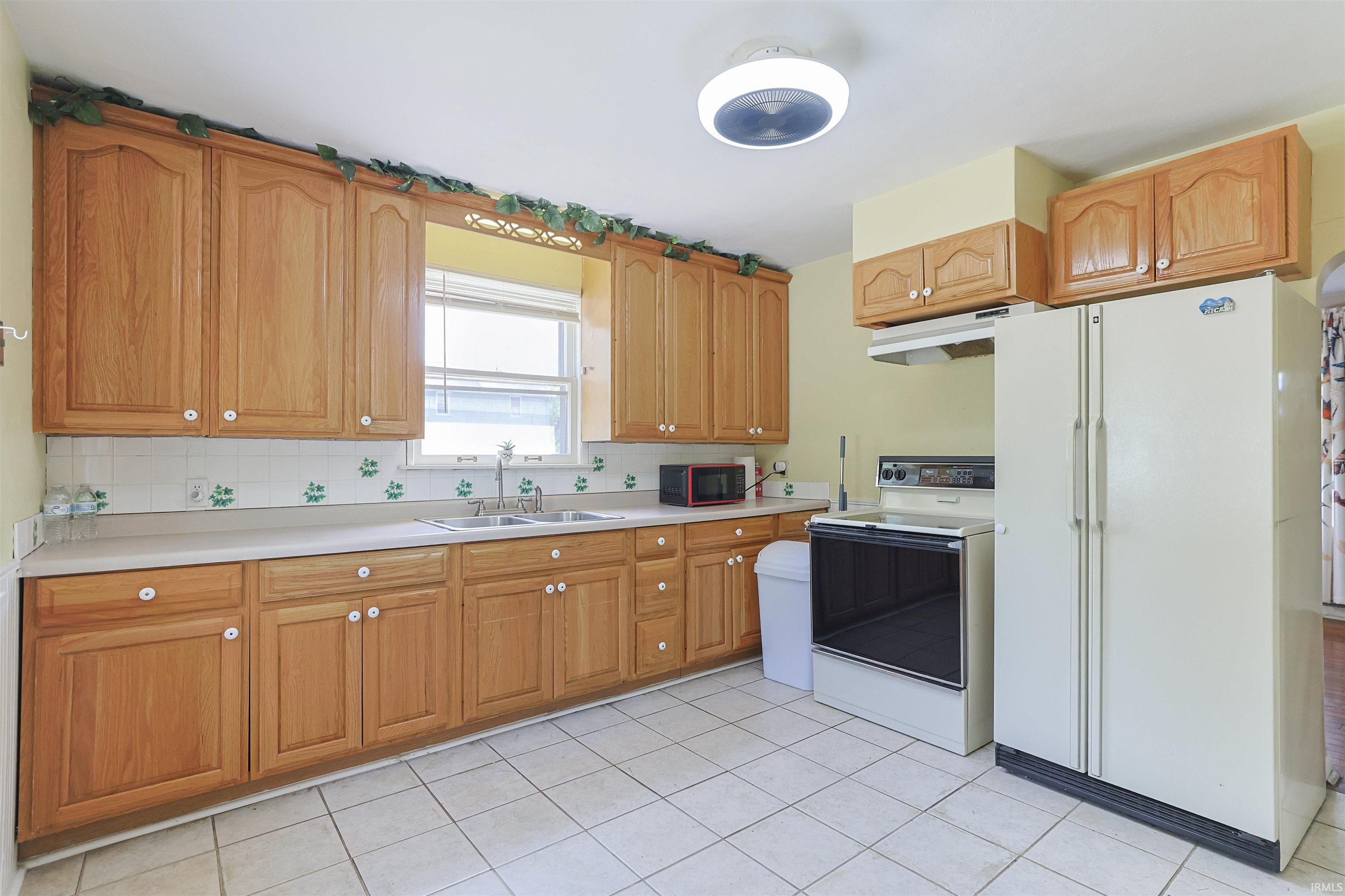 56738 Ash Road Elkhart, IN 46516 - Photo 9 of 38 Gallery Image 9