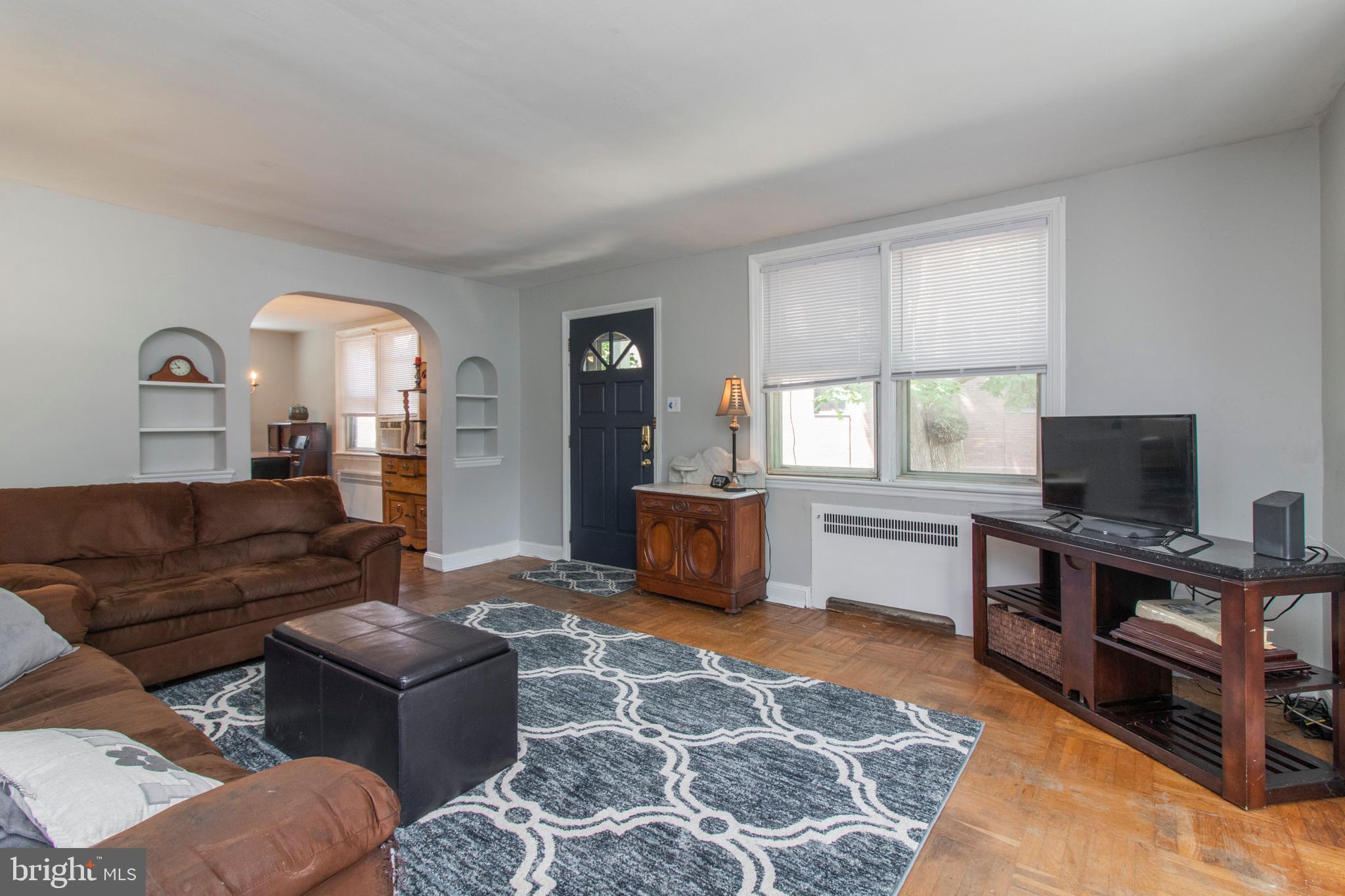 159 Green Valley Road Upper Darby, PA 19082 - Photo 11 of 31 Living Room