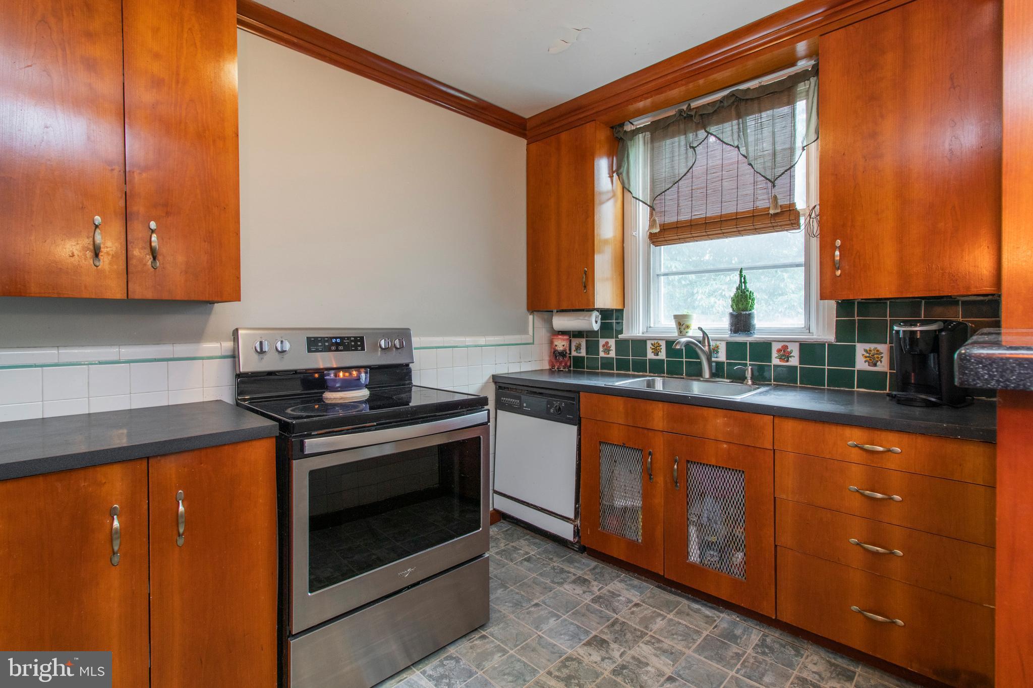 159 Green Valley Road Upper Darby, PA 19082 - Photo 17 of 31 Kitchen