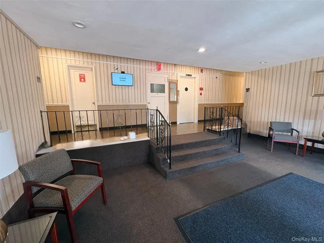 $279,000 | 25 Elizabeth Street, Unit 3A, Farmingdale, NY 11735